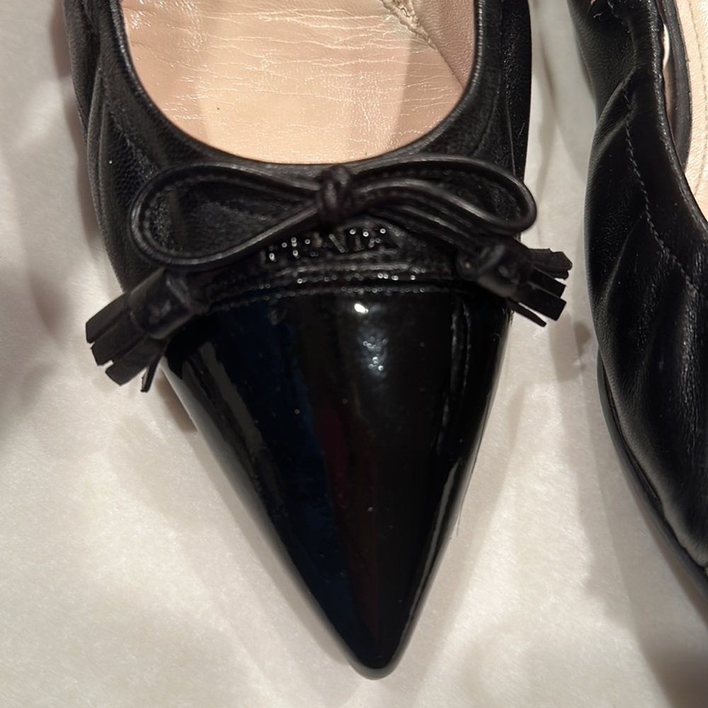 Prada pointed toe leather/patent leather flats - Picture 3 of 7